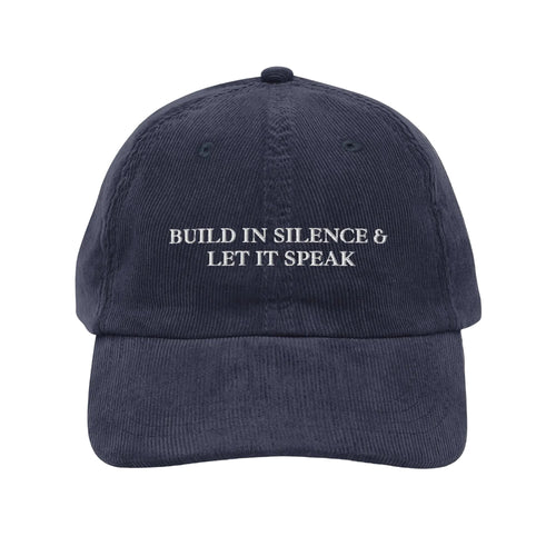 Areté Build in Silence gorra pana Navy — mensaje bordado Drop 01