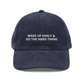 Areté Wake Up gorra pana Navy — mensaje bordado Drop 01